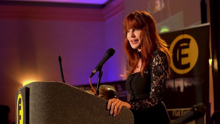 Кадр из фильма За изгибом Кадр из фильма За изгибом