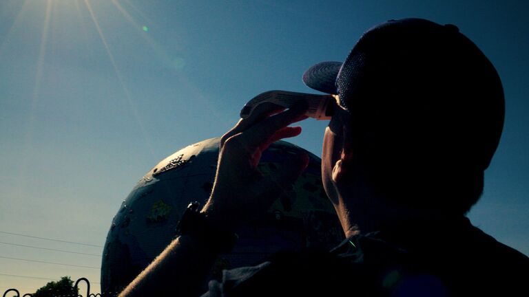 Кадр из фильма За изгибом Кадр из фильма За изгибом