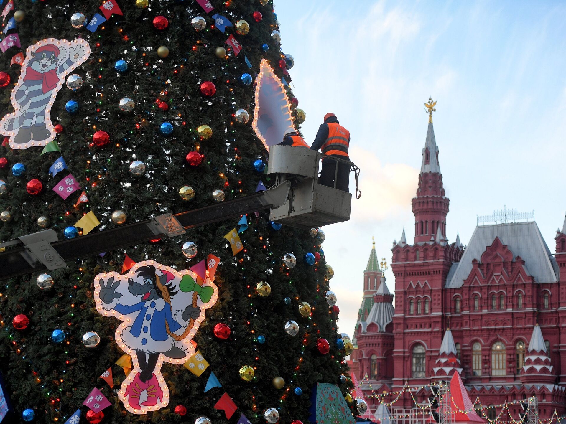 Новый год пояса россия. Елка в Москве 2022 на красной площади. Елна на красной площади. Елка на красной площади. Новогодняя елка на красной площади.
