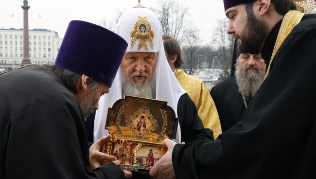 Патриарх Московский и всея Руси Кирилл  во время торжественной встречи мощей святителя Луки Крымского в Калининградском кафедральном соборе Христа Спасителя. 23 ноября 2018