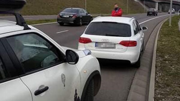 Автомобиль жителья Львова Ивана Кульчицкого, заблокированный местным жительем города Пшемысль