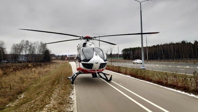 Вертолет Московского авиацентра госпитализировал ребенка после ДТП на Киевском шоссе. 24 ноября 2018