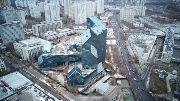 Недостроенное здание делового бизнес-центра Зенит в районе Тропарёво-Никулино в Москве