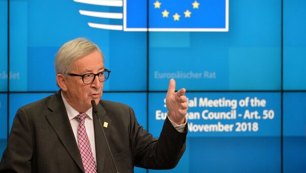 Председатель Европейской комиссии Жан-Клод Юнкер на пресс-конференции по итогам внеочередного саммита ЕС в Брюсселе. 25 ноября 2018