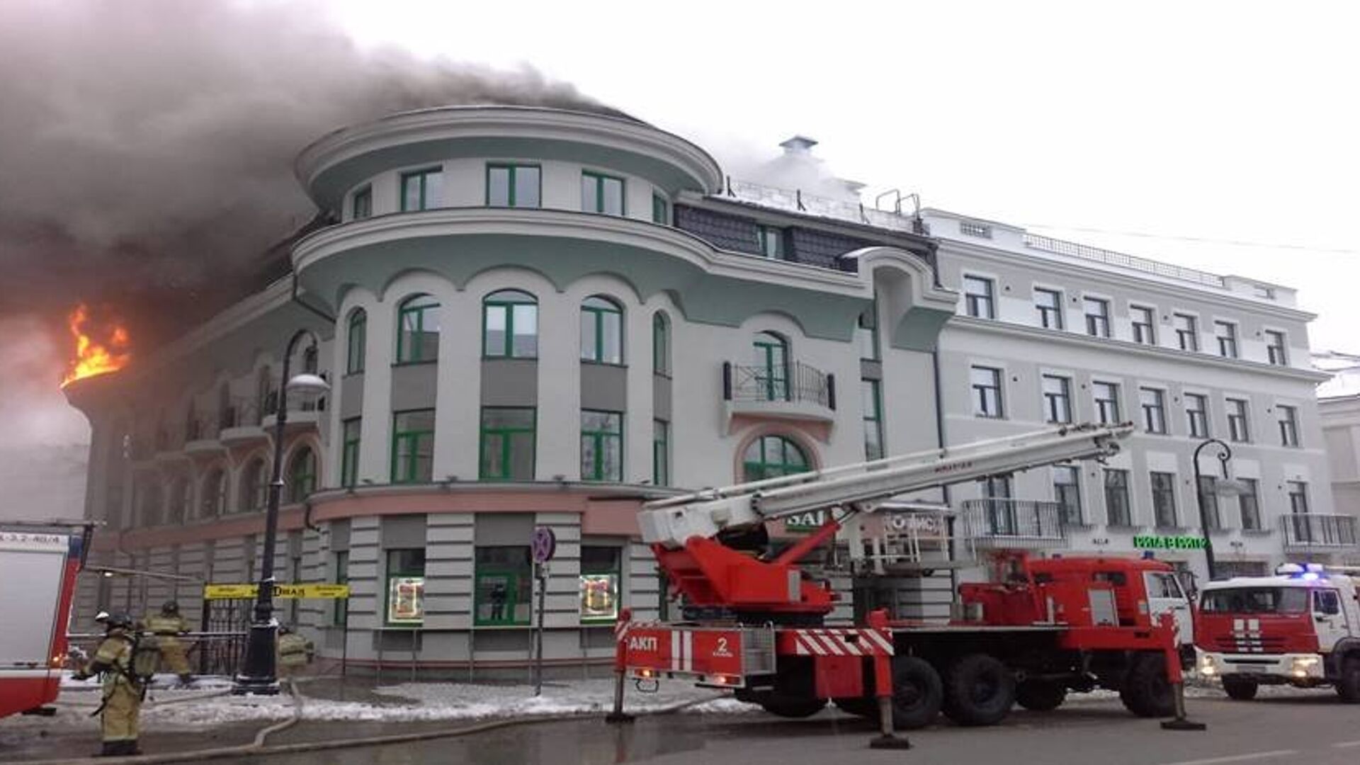 Пожар в административном здании в Казани. 26 ноября 2018 - РИА Новости, 1920, 03.06.2022