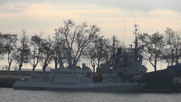 Задержанные корабли ВМС Украины у причала береговой охраны в Керчи