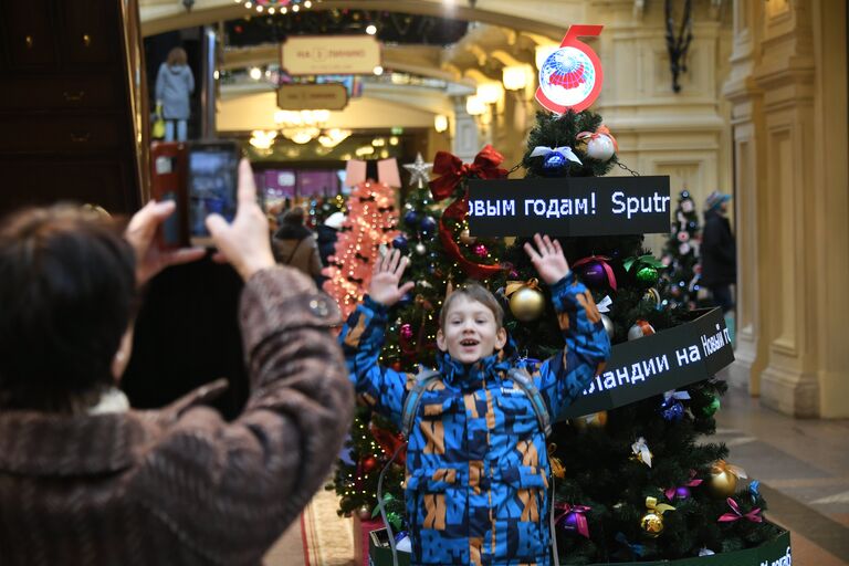 Новостная елка МИА Россия сегодня в ГУМе