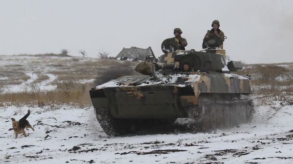 Бронетехника ВСУ на востоке Украины. Архивное фото