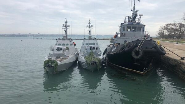 Корабли ВМС Украины, задержанные пограничной службой РФ за нарушение государственной границы России, в порту Керчи