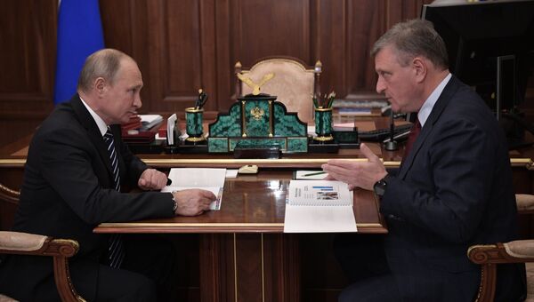 Президент РФ Владимир Путин и губернатор Кировской области Игорь Васильев во время встречи. 26 ноября 2018