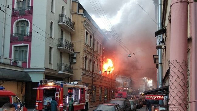 Пожар на улице Большой проспект Петроградской стороны в Санкт-Петербурге. 26 ноября 2018