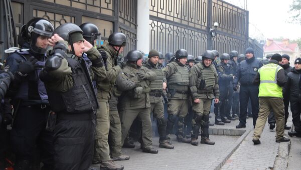 Полиция у консульства России в Одессе во время акции протеста. 26 ноября 2018
