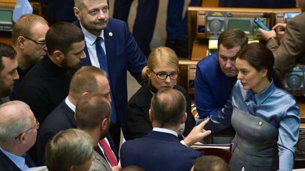Лидер всеукраинского объединения Батькивщина Юлия Тимошенко и депутаты на заседании Верховной рады Украины. 26 ноября 2018