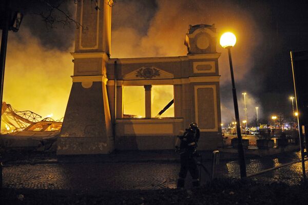 Сильный пожар уничтожил значительную часть знаменитого Индустриального дворца в Праге