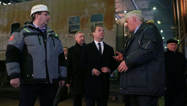 Председатель правительства РФ Дмитрий Медведев во время посещения АО Балтийский завод в Северо-Западном федеральном округе. 28 ноября 2018
