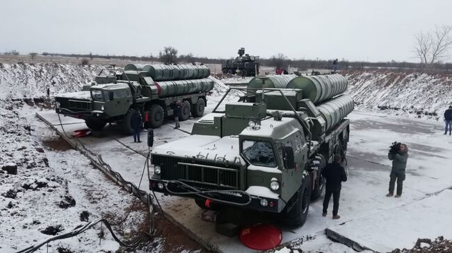 Зенитные ракетные комплексы С-400. Архивное фото