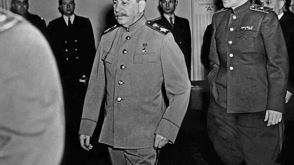 Маршал СССР И.В. Сталин направляется на очередное заседание Ялтинской (Крымской) конференции
