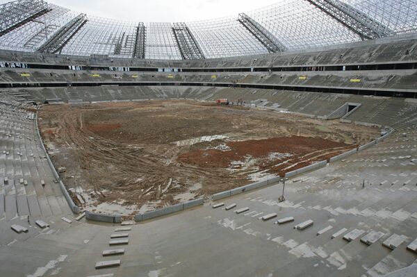 Строящийся футбольный стадион