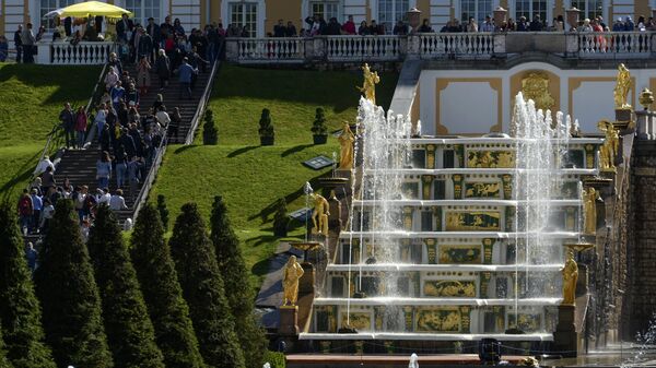 Весенний Праздник фонтанов в Санкт-Петербурге