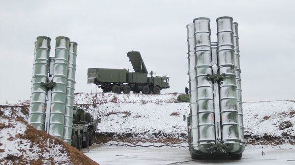 Дивизион зенитной ракетной системы (ЗРС) С-400 Триумф. Архивное фото