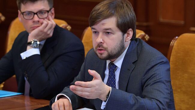 Заместитель министра энергетики РФ Павел Сорокин (справа)