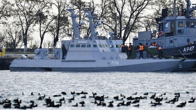 Задержанные украинские корабли в порту Керчи