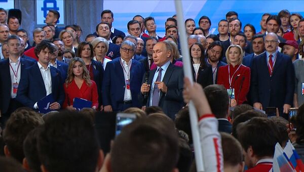Владимир Путин принимает участие в съезде Общероссийского народного фронта