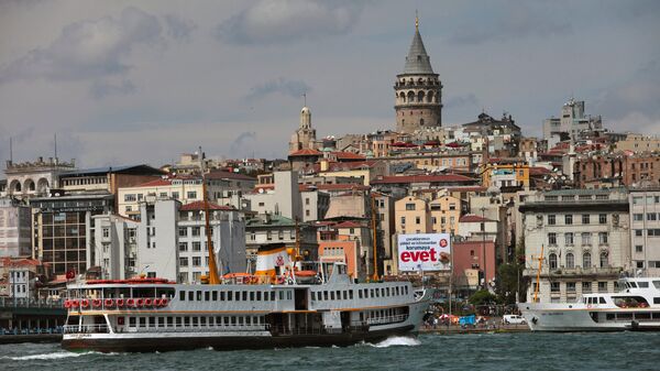 Вид на Стамбул через пролив Босфор