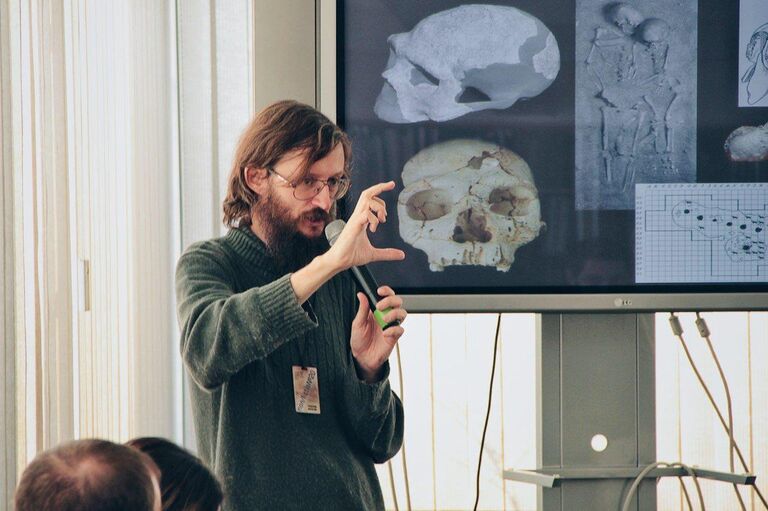 Станистав Дробышевский на презентации книги в издательстве Альпина нон-фикшн