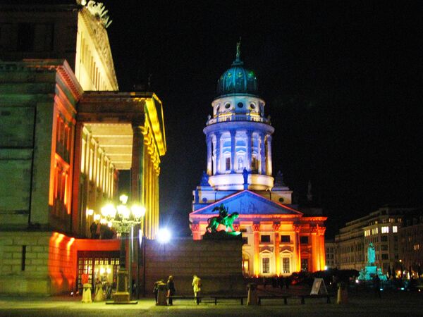 Берлин две недели будет освещен разноцветными огнями