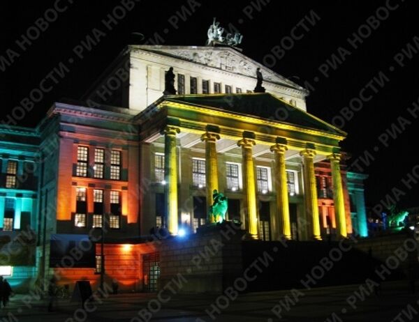 Берлин две недели будет освещен разноцветными огнями