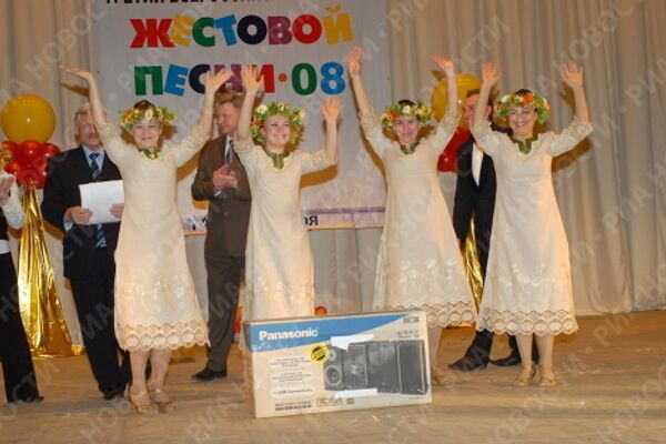 Участники всероссийского конкурса жестовой песни в Твери
