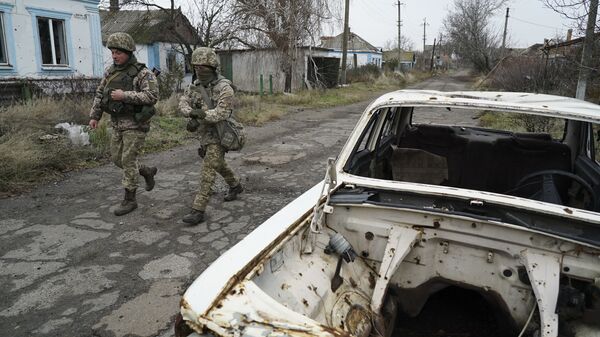 Украинские военные на линии разграничения в Донбассе.