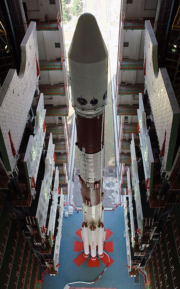 Индийская космическая ракета PSLV на стартовой площадке готова к запуску первой в стране лунной миссии Чандраян-1