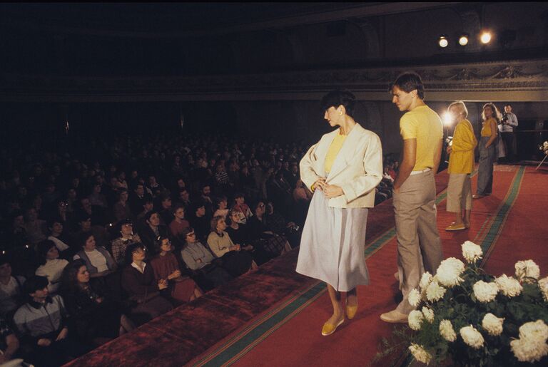 Эстонская ССР. Дни Венгерской Народной Республики в Эстонии. Показ моделей одежды венгерского производственного объединения Будафлакс Эстонская ССР. Дни Венгерской Народной Республики в Эстонии. Показ моделей одежды венгерского производственного объединения Будафлакс