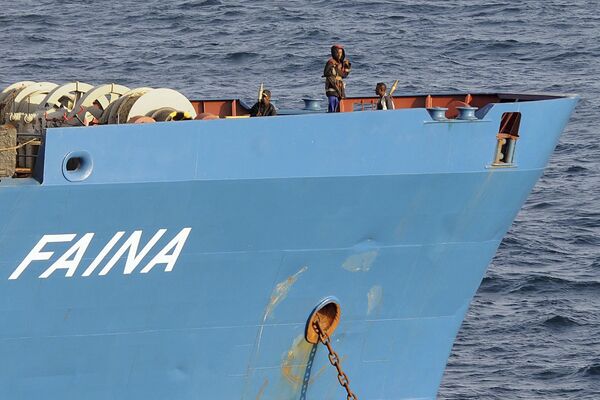 Сомалийские пираты на захваченном ими украинском судне Фаина