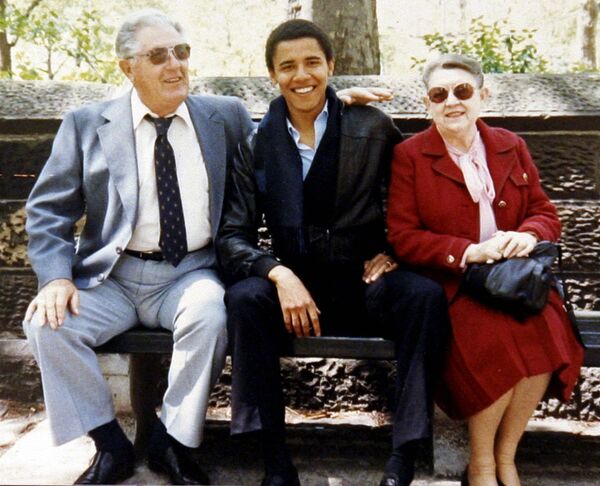 Кандидат в президенты США Барак Обама со своими бабушкой и дедушкой
