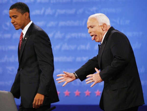 Кандидаты в президенты США сенатор-демократ Барак Обама и сенатор-республиканц Джон Маккейн во время теледебатов