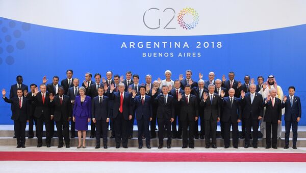 Совместное фотографирование глав делегаций - участников саммита G20 в Аргентине. 30 ноября 2018