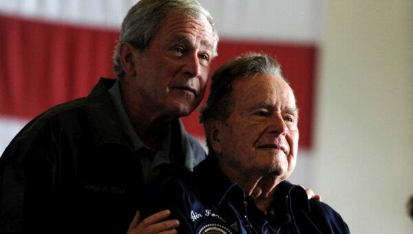 Бывшие президенты США Джордж Буш-младший и Джордж Герберт Уокер Буш