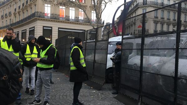 Во Франции проходят очередные протесты против повышения цен на бензин.  1 декабря 2018