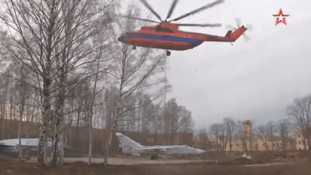 Завершение операции по переброске Су-24 вертолетом попало на видео