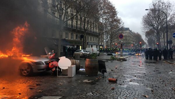 Во Франции проходят протесты против повышения цен на бензин. 1 декабря 2018