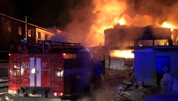 Пожар в здании складского помещения с мебелью в Нижневартовске. 1 декабря 2018
