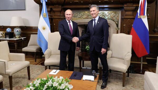 Президент РФ Владимир Путин и президент Аргентины Маурисио Макри на церемонии официальной встречи. 1 декабря 2018