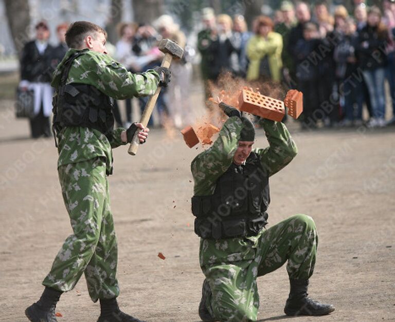 Показательные выступления группы специального назначения (спецназа)