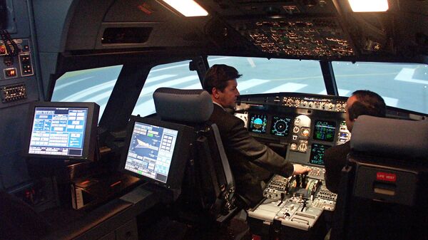 В кабине полнопилотажного тренажера самолета
