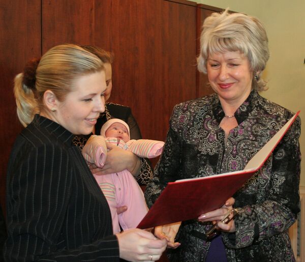 Сертификаты на материнский капитал получили 15 тысяч семей Приморья