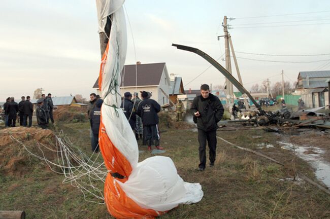 На месте падения вертолета Ми-8 под Казанью 