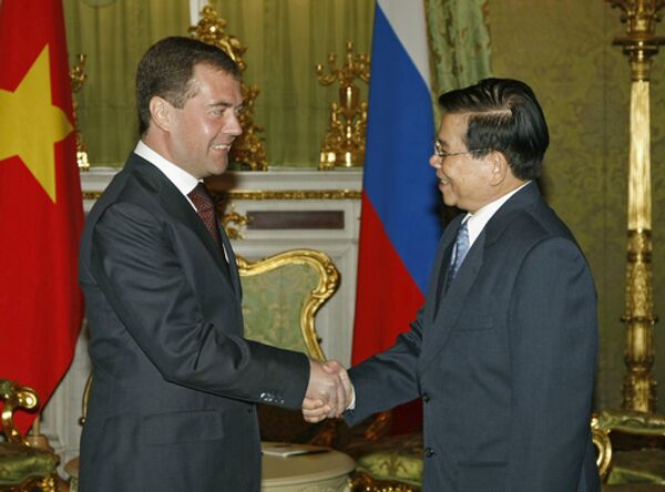 Президенты России и Вьетнама Дмитрий Медведев и Нгуен Минь Чиет. Архив